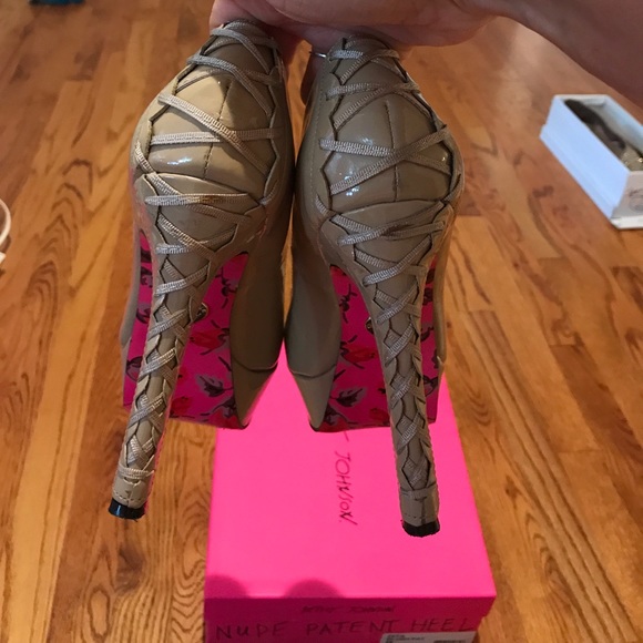 Betsey Johnson Nude Platform heel - Picture 2 of 4