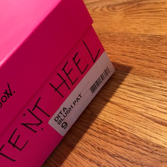 Betsey Johnson Nude Platform heel - Picture 4 of 4