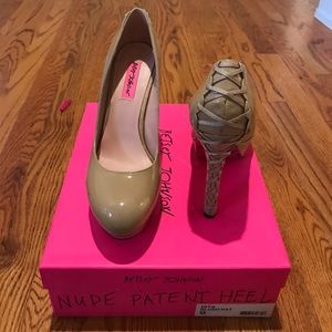 Betsey Johnson Nude Platform heel