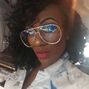 Meet your Posher, Aisha