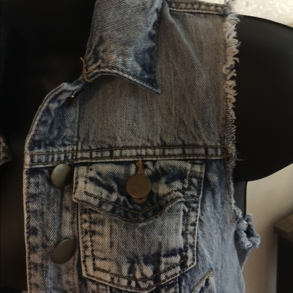 Forever 21 Denim Cropped Vest - Picture 4 of 5