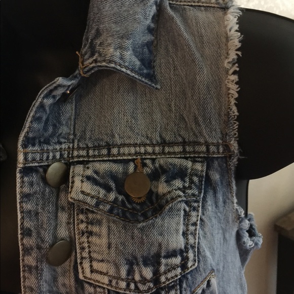 Forever 21 Denim Cropped Vest - Picture 5 of 5