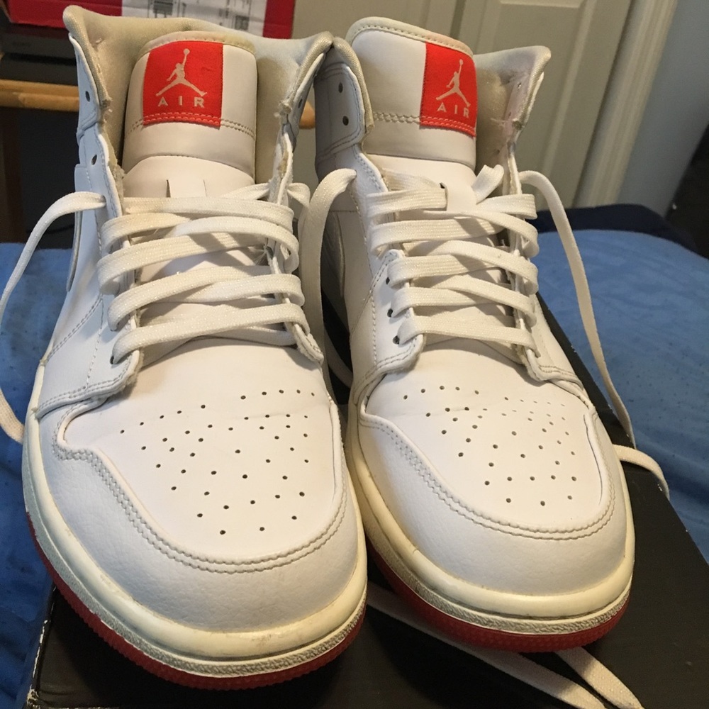 JORDAN 1 MID. USE THE OFFER BUTTON