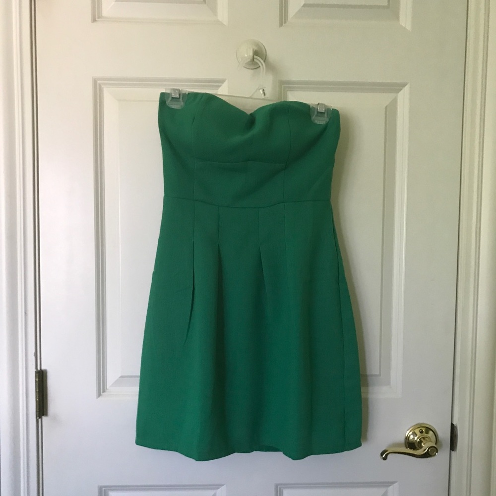 Lulu's strapless Green dress