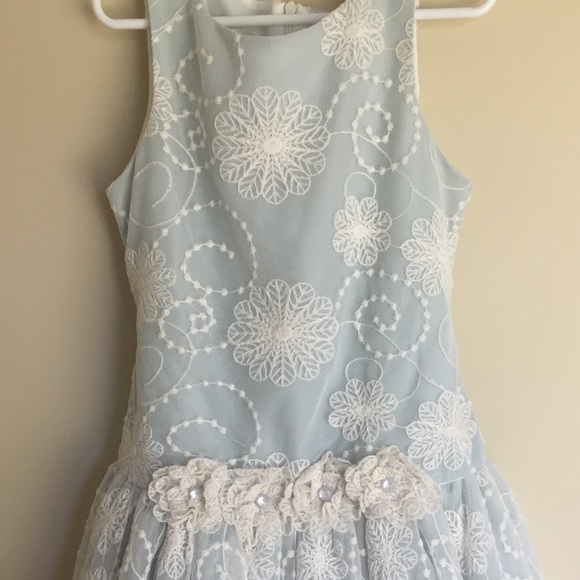 Girls' dress - pale green with beige lace overlay - Picture 2 of 4