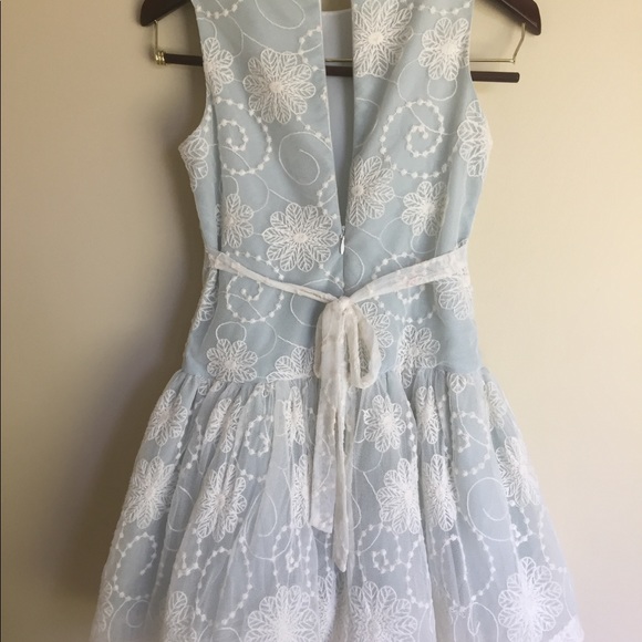 Girls' dress - pale green with beige lace overlay - Picture 3 of 4