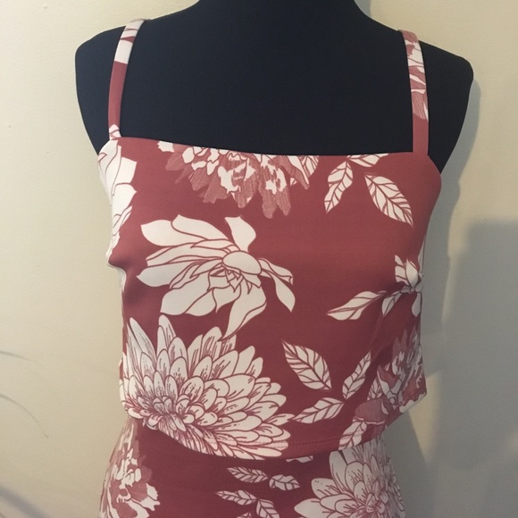 ⚡️Only 1 left!! Floral Midi Dress! - Picture 2 of 6