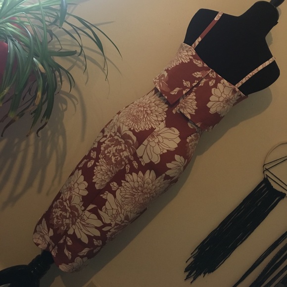 ⚡️Only 1 left!! Floral Midi Dress! - Picture 3 of 6