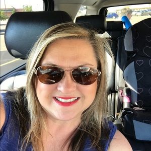 Meet your Posher, Lisa