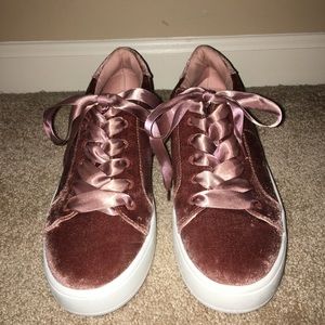 Steve Madden Sneakers in Velvet