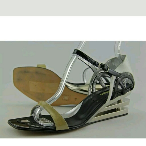 Woman's Wedge Sandals - Picture 3 of 6