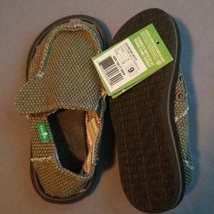 Toddlers Size 9 Sanuks
