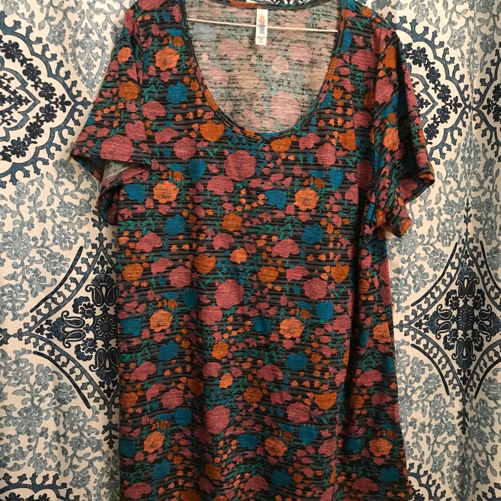 NWOT LuLaRoe 3x Classic Tee