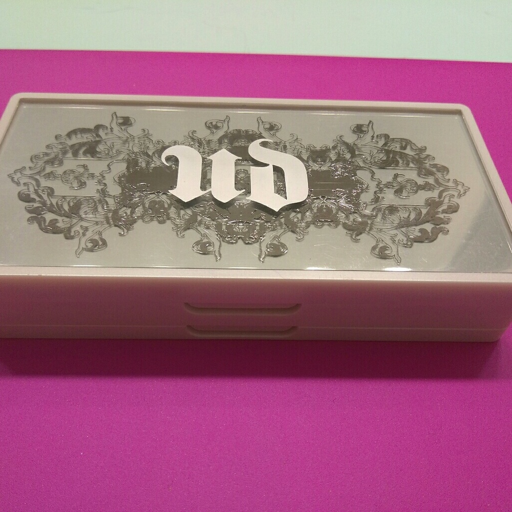 Urban Decay Anarchy Face Case