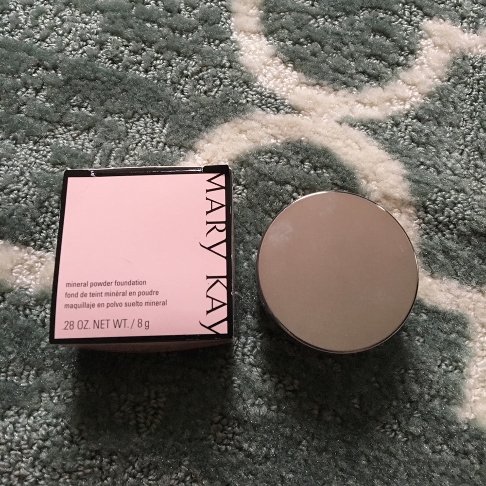 Mary Kay Mineral Powder Foundation Ivory 2