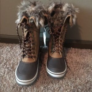 NWT Boots