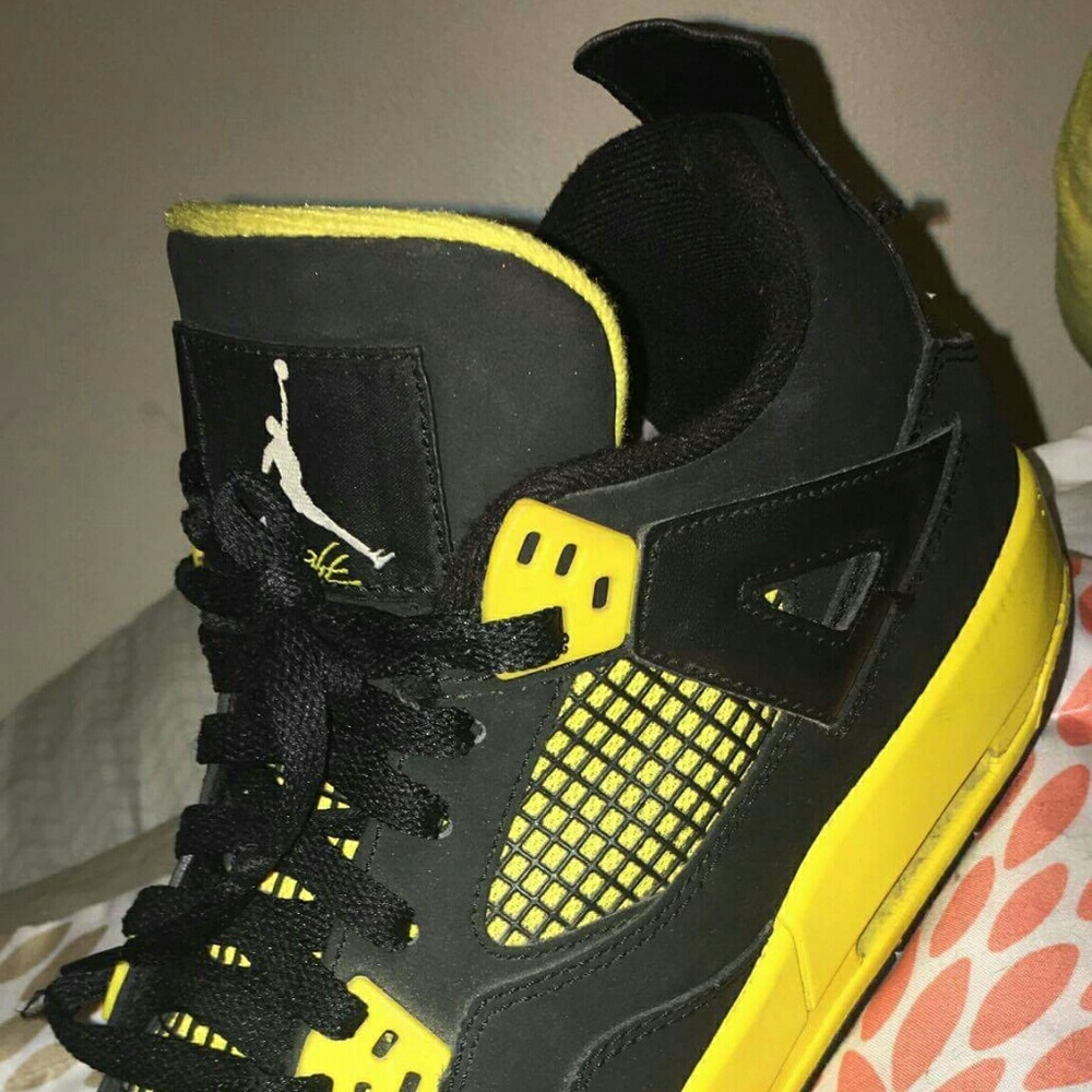 ❌SOLD on mercari❌ Thunder 4s