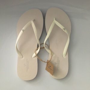 American Eagle Outfitters Flip Flops