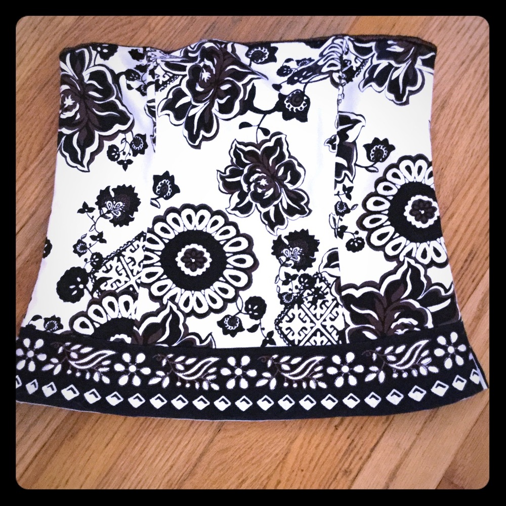 White House Black Market size 0 zippered top
