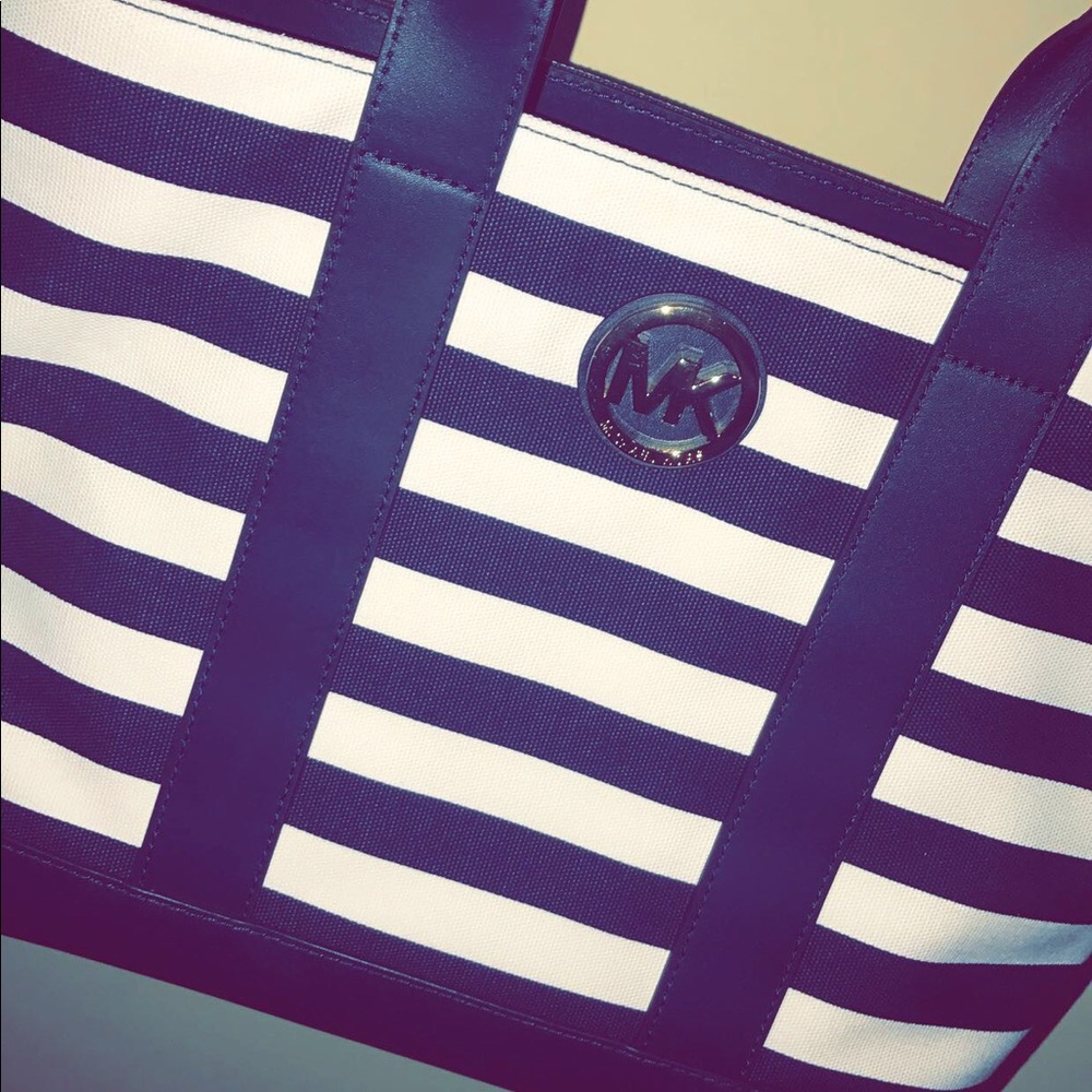 Navy and White Micheal Kors purse
