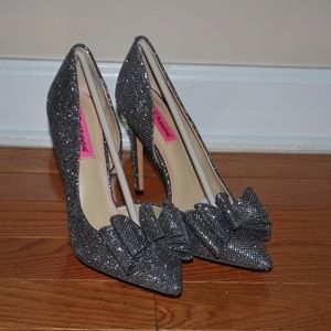 Betsey Johnson Prince Pumps