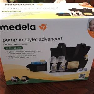Medela pump in style (with tote) brand new