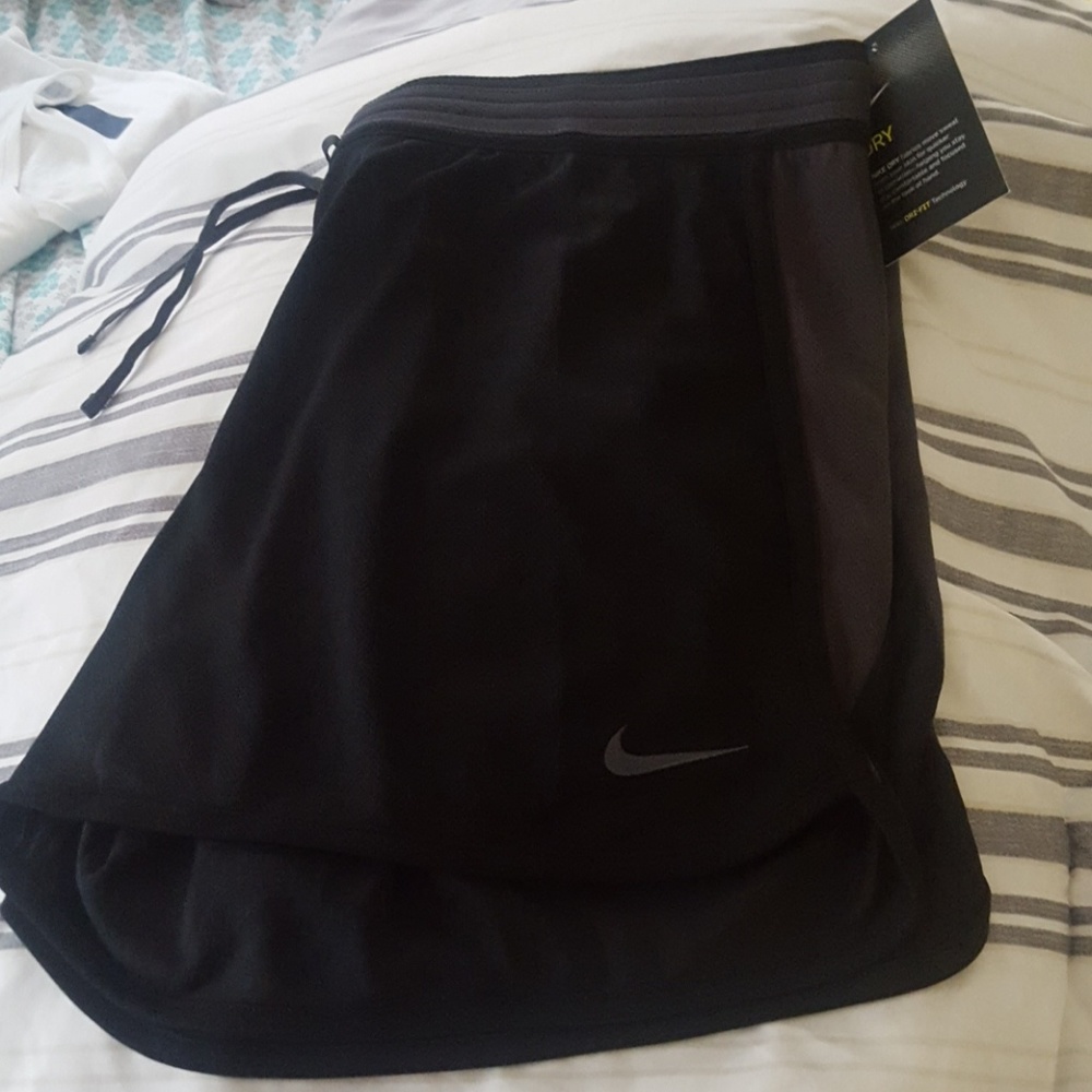 NWT WOMENS NIKE DRIFIT SHORTS