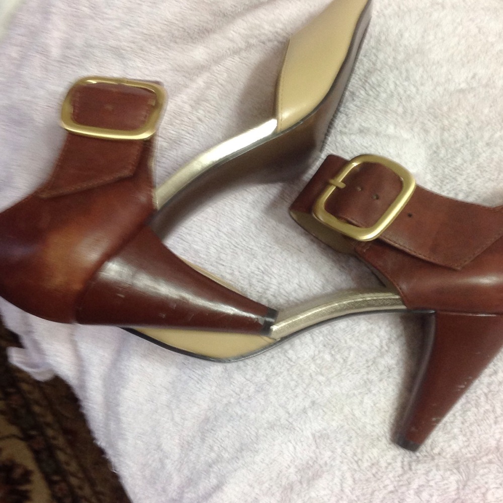 Pumps - Picture 2 of 3