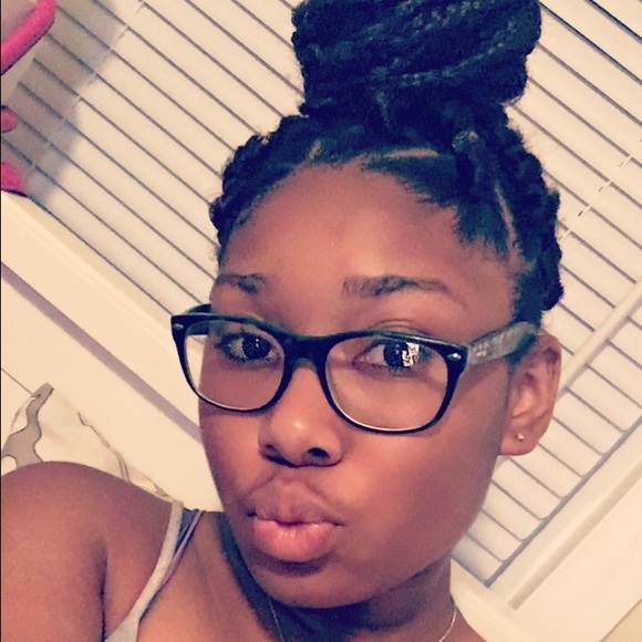 Meet your Posher, Bailee - Picture 1 of 1