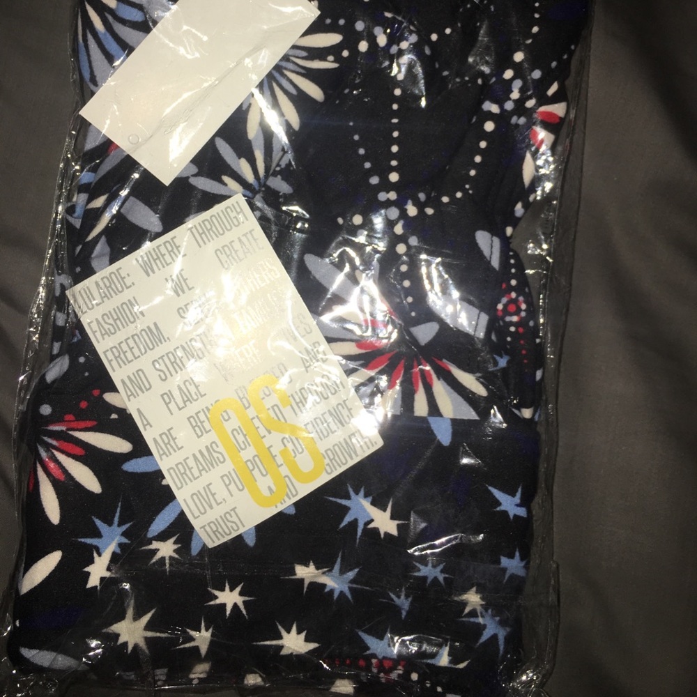 Lularoe black Americana firework/star leggings Os