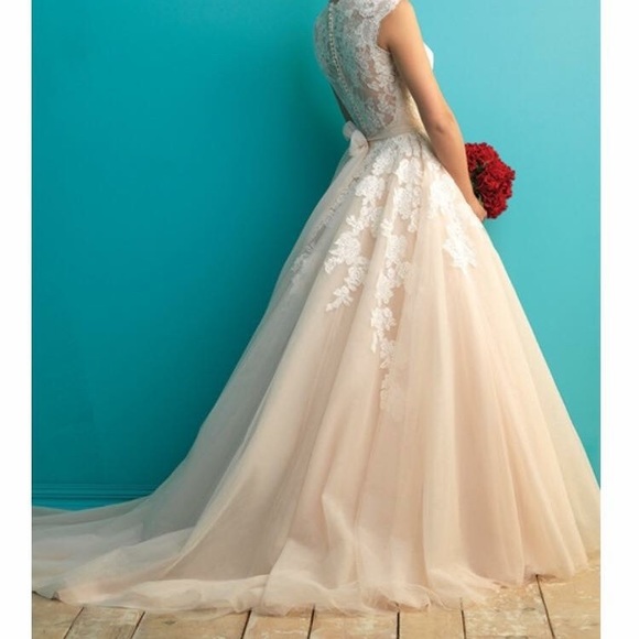 Allure wedding dress! - Picture 1 of 3