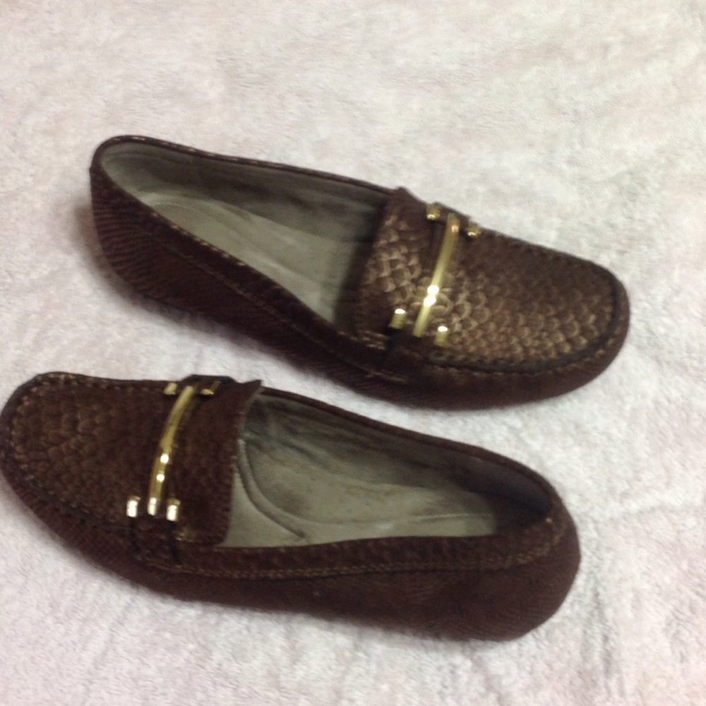 Naturalizer pumps.
