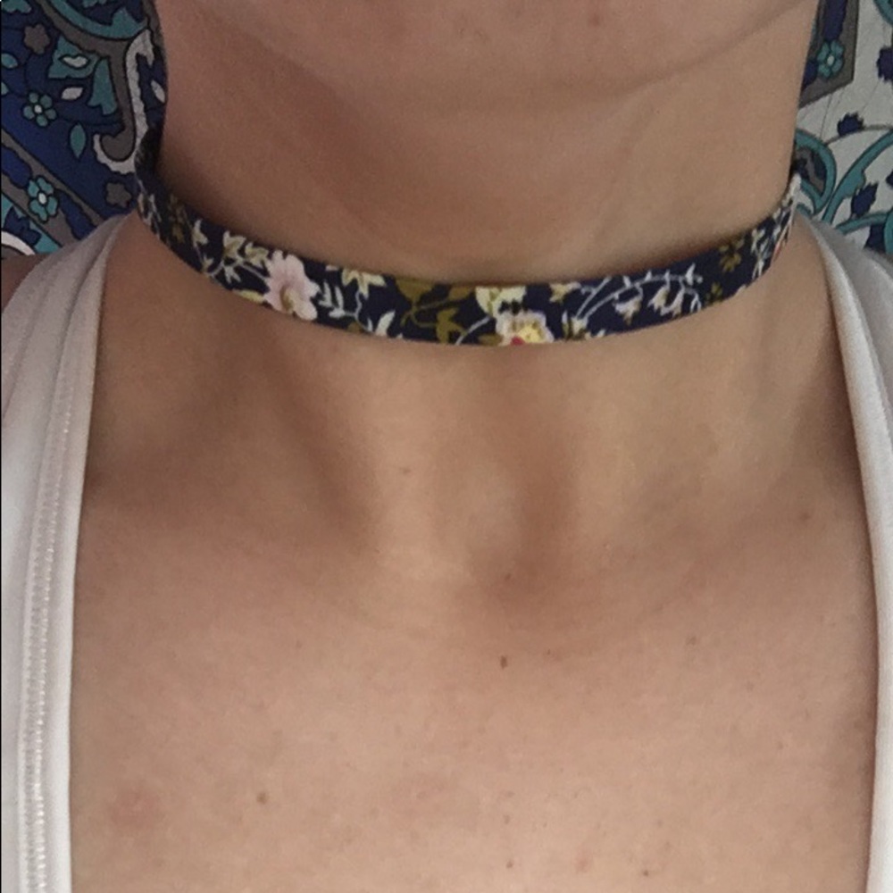 Floral choker