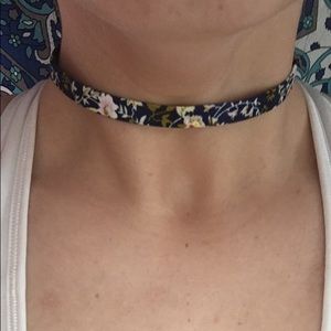 Floral choker