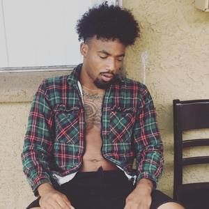 Meet your Posher, Derrick