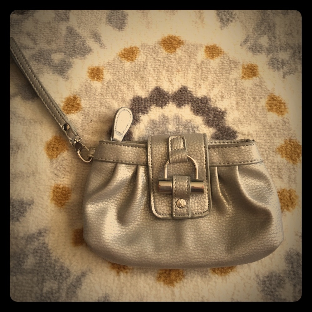 Silver wrist let