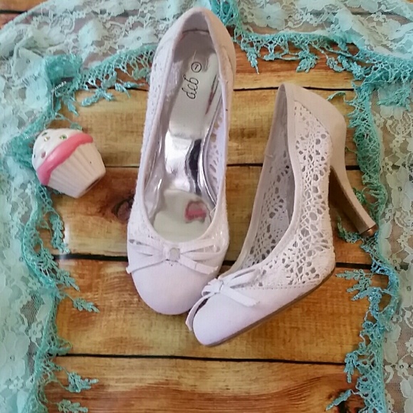 Deb Shoes - ⬇️🌹White Lace High Heels, Size 7