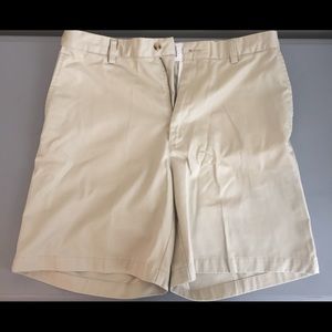 Men's Izod Chino Khaki shorts Size 34
