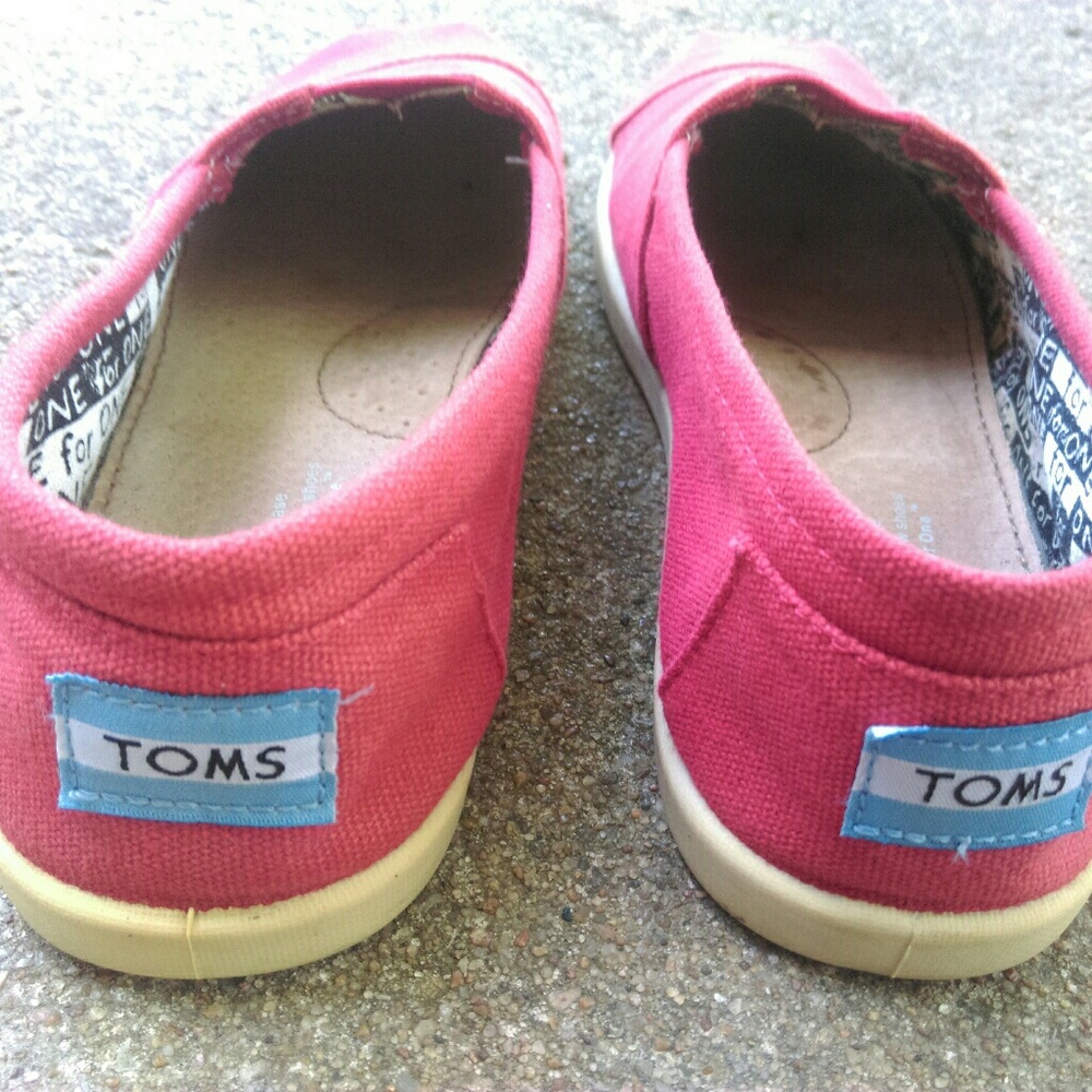Red TOMS - Picture 2 of 6
