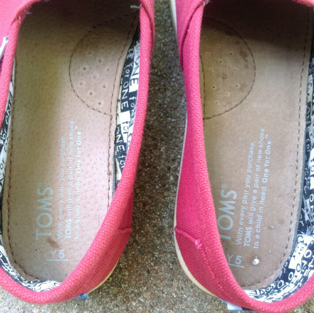 Red TOMS - Picture 3 of 6