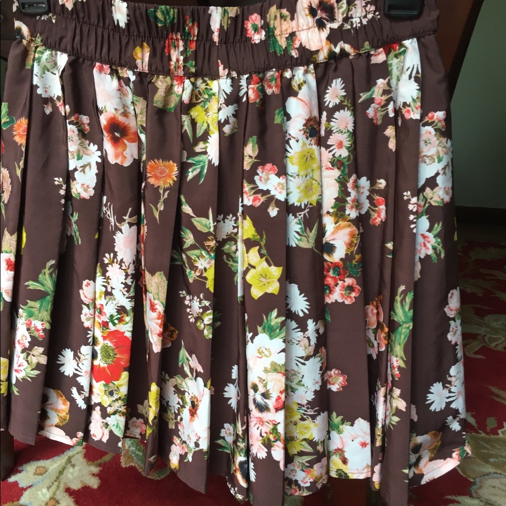 Floral print skirt!