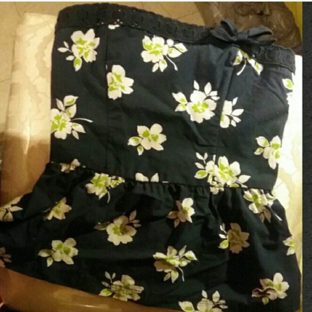 Navy blue floral peplum 💙🌻🌼