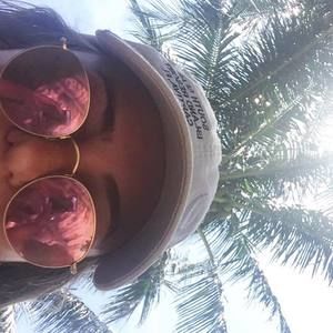 Meet your Posher, Ella