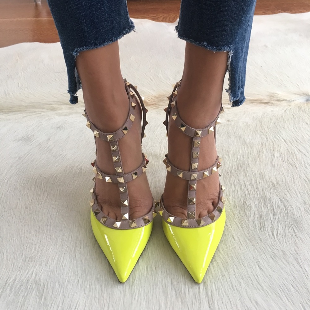 Patent leather, yellow rockstud Valentino pumps