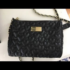 BETSEY JOHNSON CROSSBODY HANDBAG