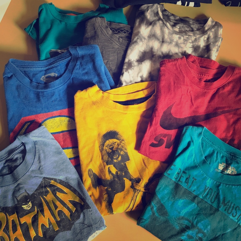 SOLD***BUNDLE! 8 boy's short sleeves tees (small)
