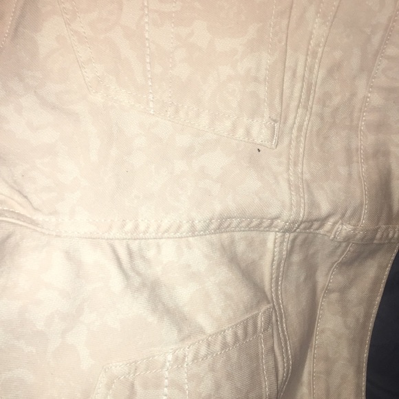 American eagle size 8 shorts. - Picture 3 of 4