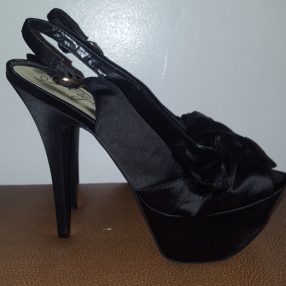 Shoes - Picture 2 of 4
