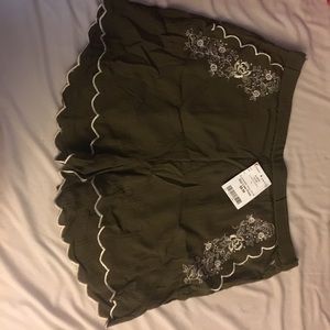 Olive/ White cloth shorts