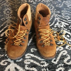 Mount Blanc Vintage Hiking Boots. Size 9.5